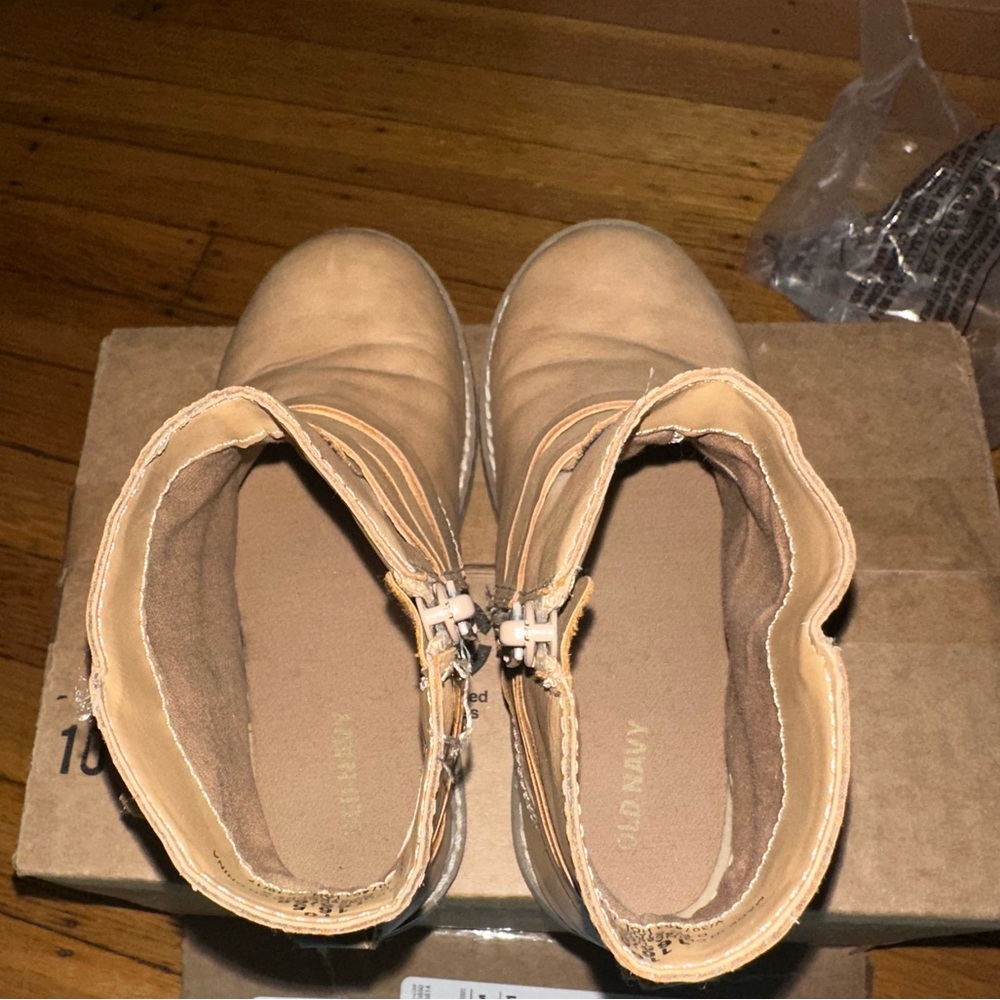 Old Navy Kids Tan Boots size 10 - Picture 5 of 7